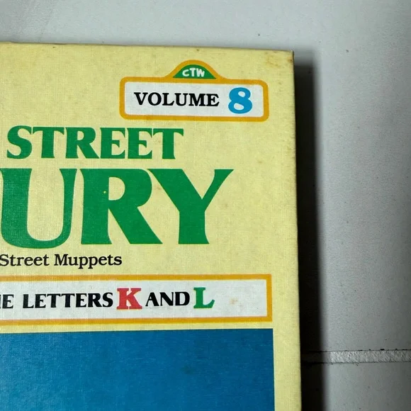Vintage 1983 Sesame Street Treasury Volume 2 Illustrated Story Picture Book - Picture 7 of 7